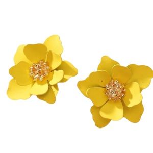 •Yellow Flower Design Stud Earrings•